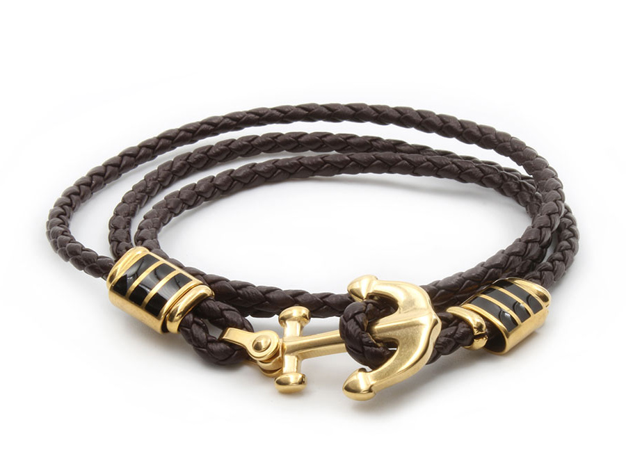 Bracelet Cuir avec une Ancre de marine dore.